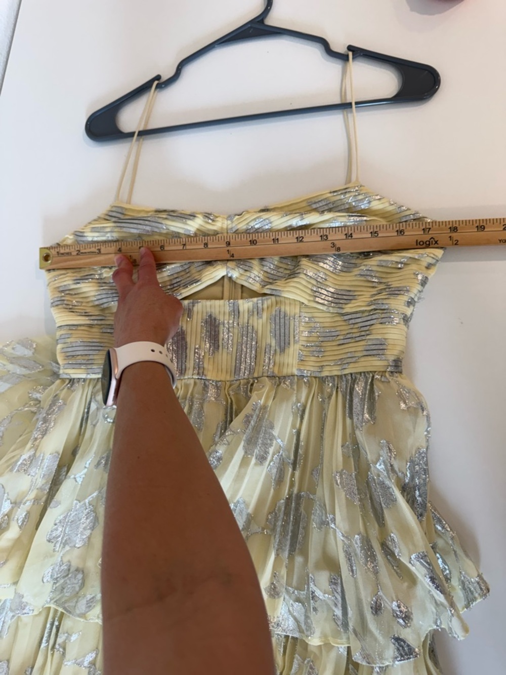 Self-Portrait Yellow Metallic
Jacquard Tiered Midi Dress Sz 8 - Picture 13 of 16